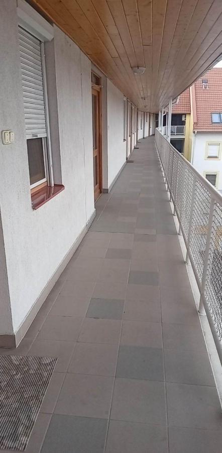 Levendula Apartment Бекесксаба Екстериор снимка